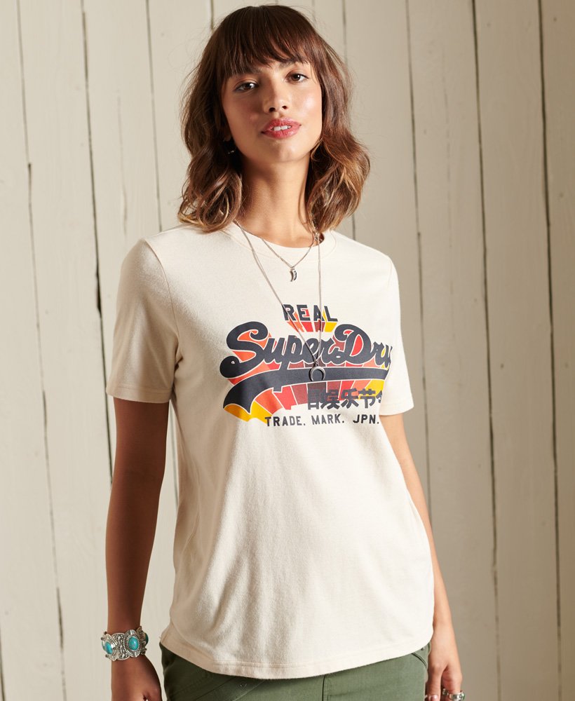 vintage logo regenboog t-shirt in havermoutkleur.