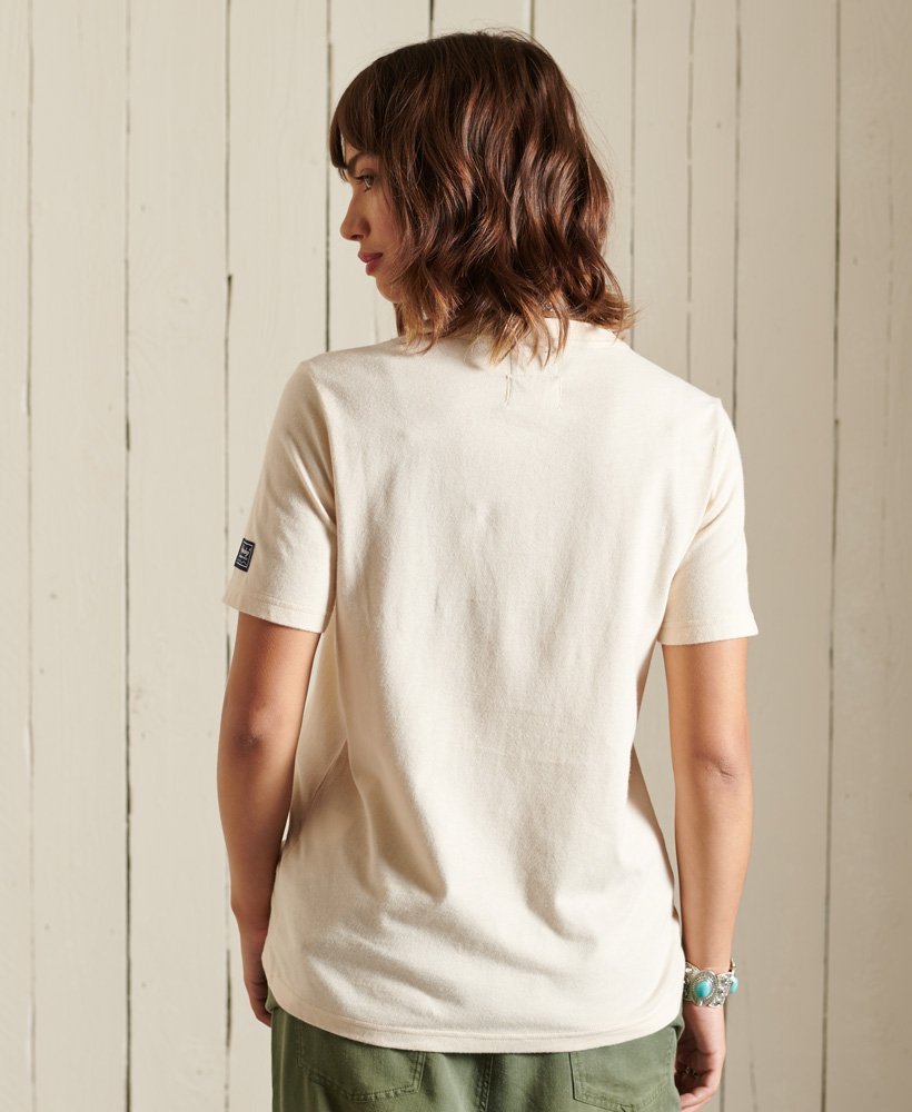 vintage logo regenboog t-shirt in havermoutkleur.