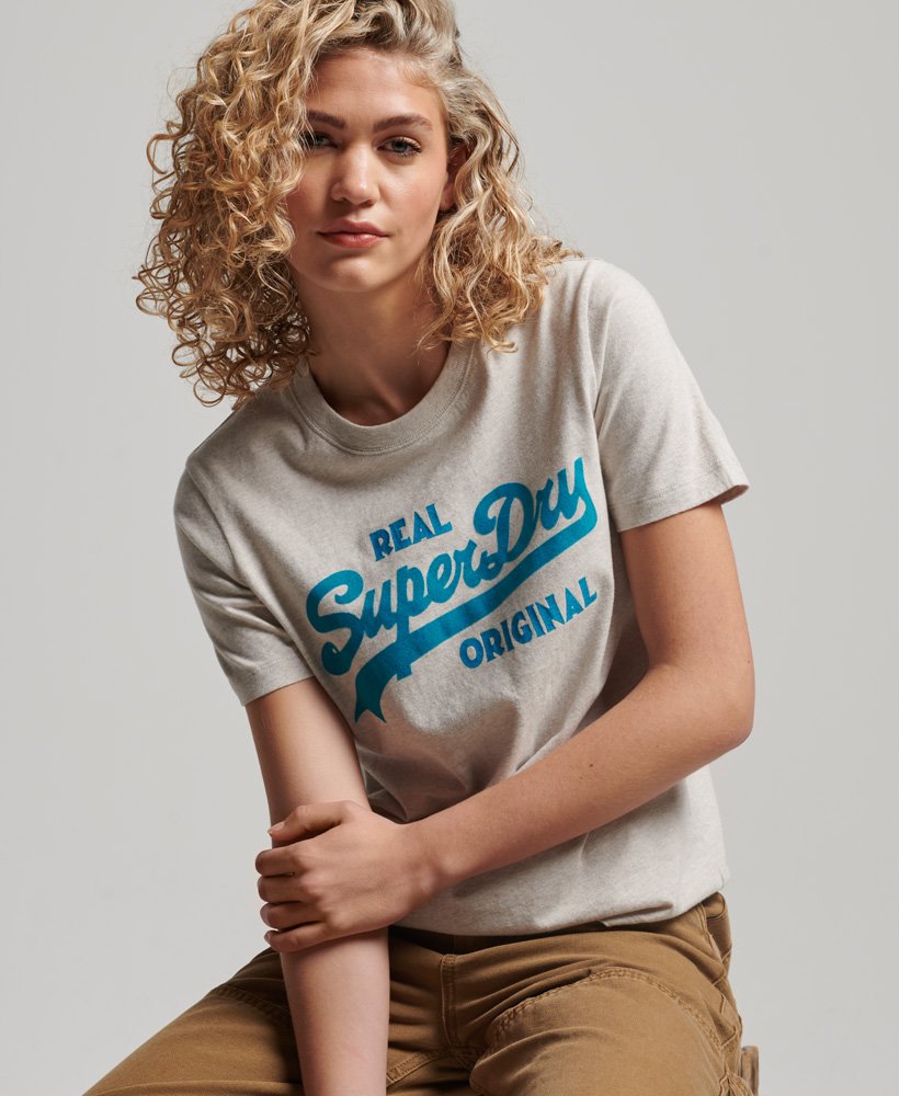 vintage t-shirt van biologisch katoen met logo en opdruk in havermoutkleur.