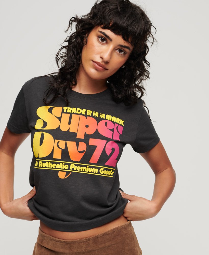 retro t-shirt met logo uit de jaren 70 in gewassen zwart.