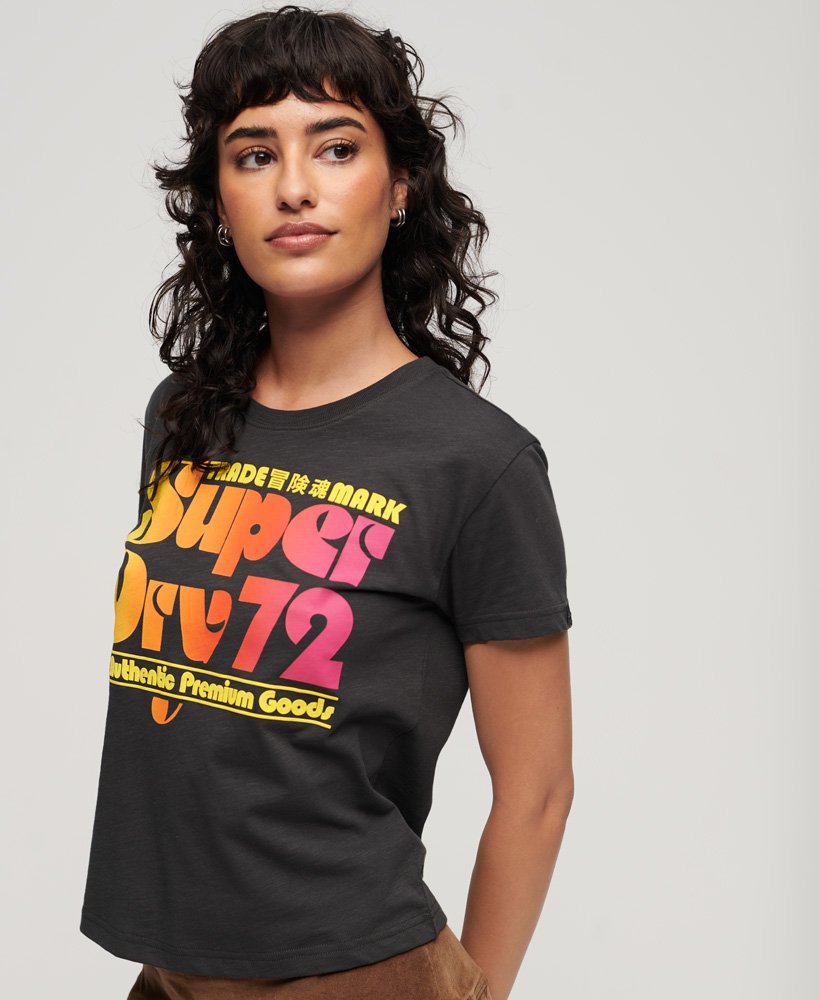 retro t-shirt met logo uit de jaren 70 in gewassen zwart.