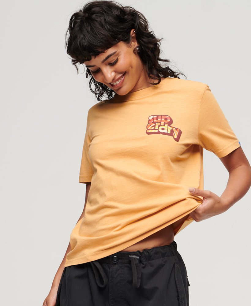 klassiek t-shirt met logo uit de jaren 70 in lichtbeige.