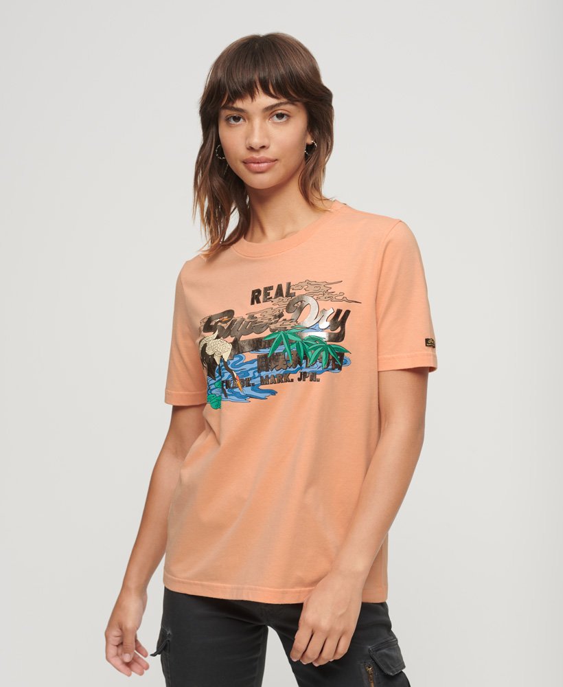 t-shirt met vintage japans logo in krijtachtig koraal.