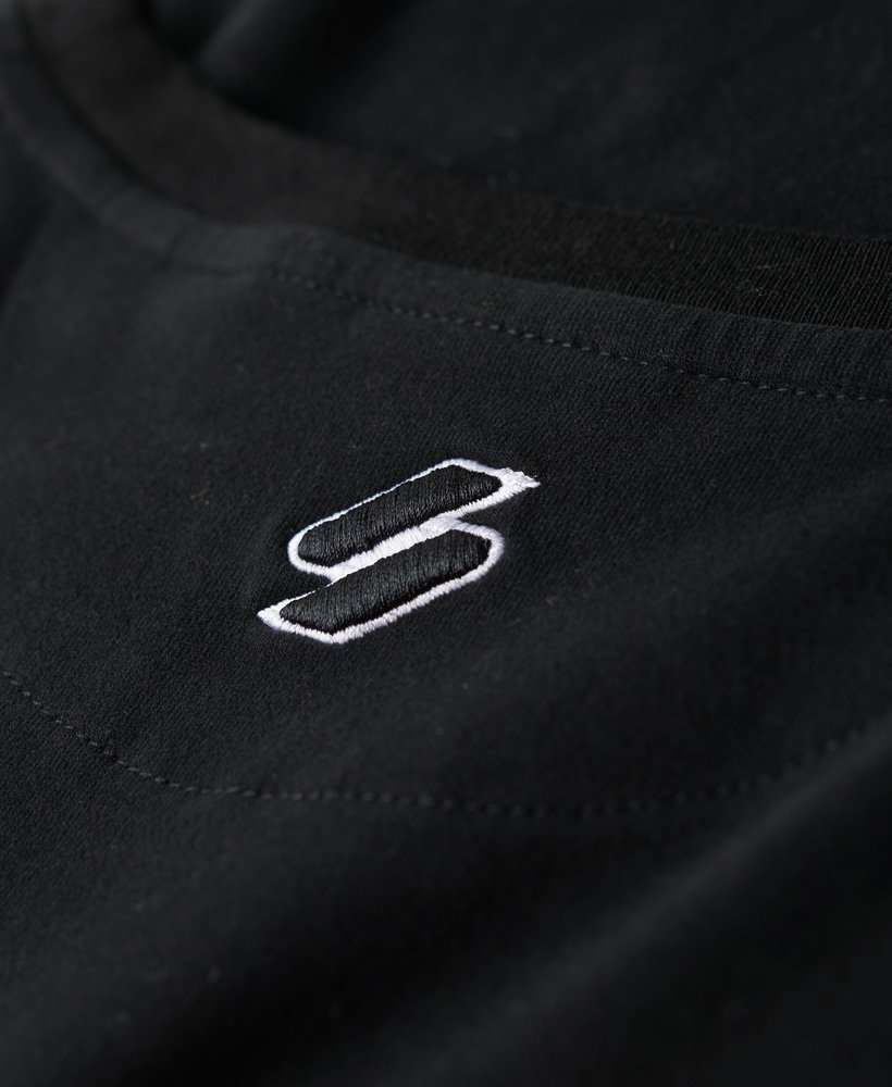 sport luxe logo fitted cropped t-shirt in zwartgoud