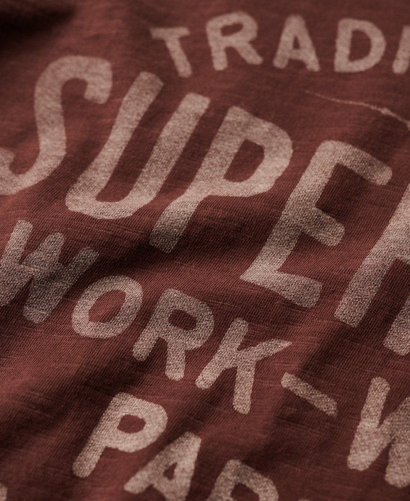 archive script graphic t-shirt in diep mahoniebruine slub