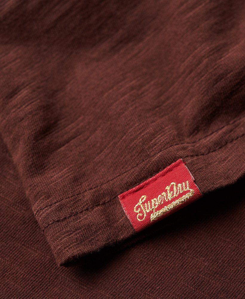 archive script graphic t-shirt in diep mahoniebruine slub