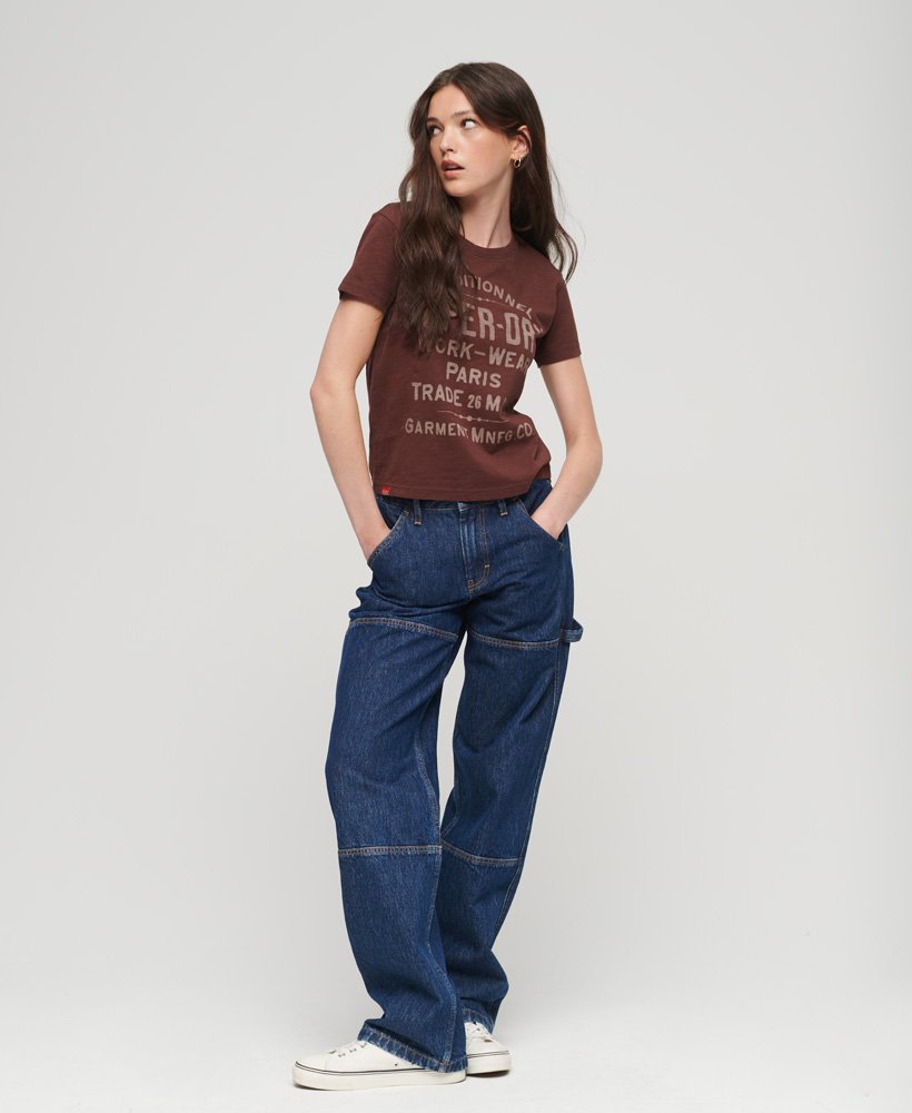 archive script graphic t-shirt in diep mahoniebruine slub