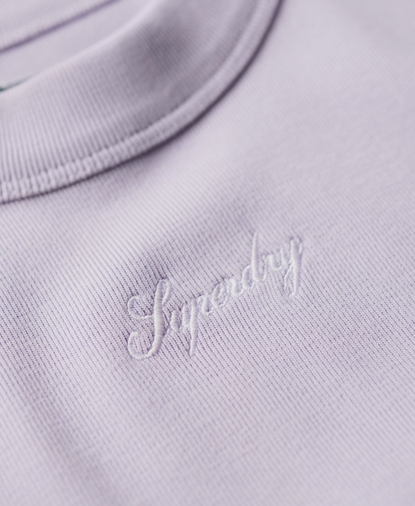 geborduurd cropped t-shirt van biologisch katoen in cosmic sky purple.