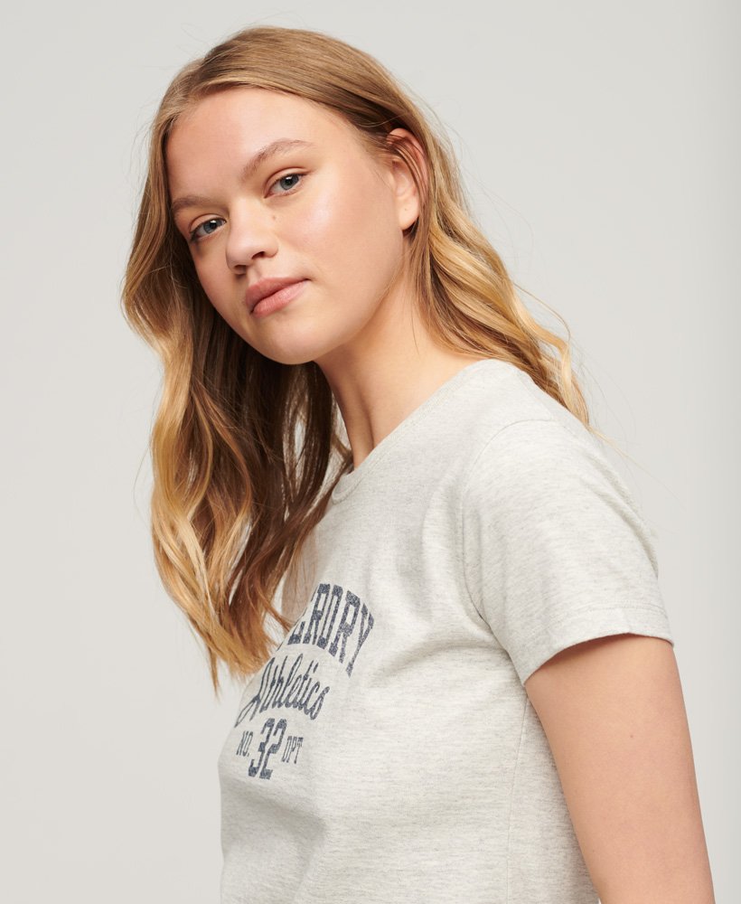 athletic essentials graphic 90s t-shirt in havermoutbeige gemêleerd