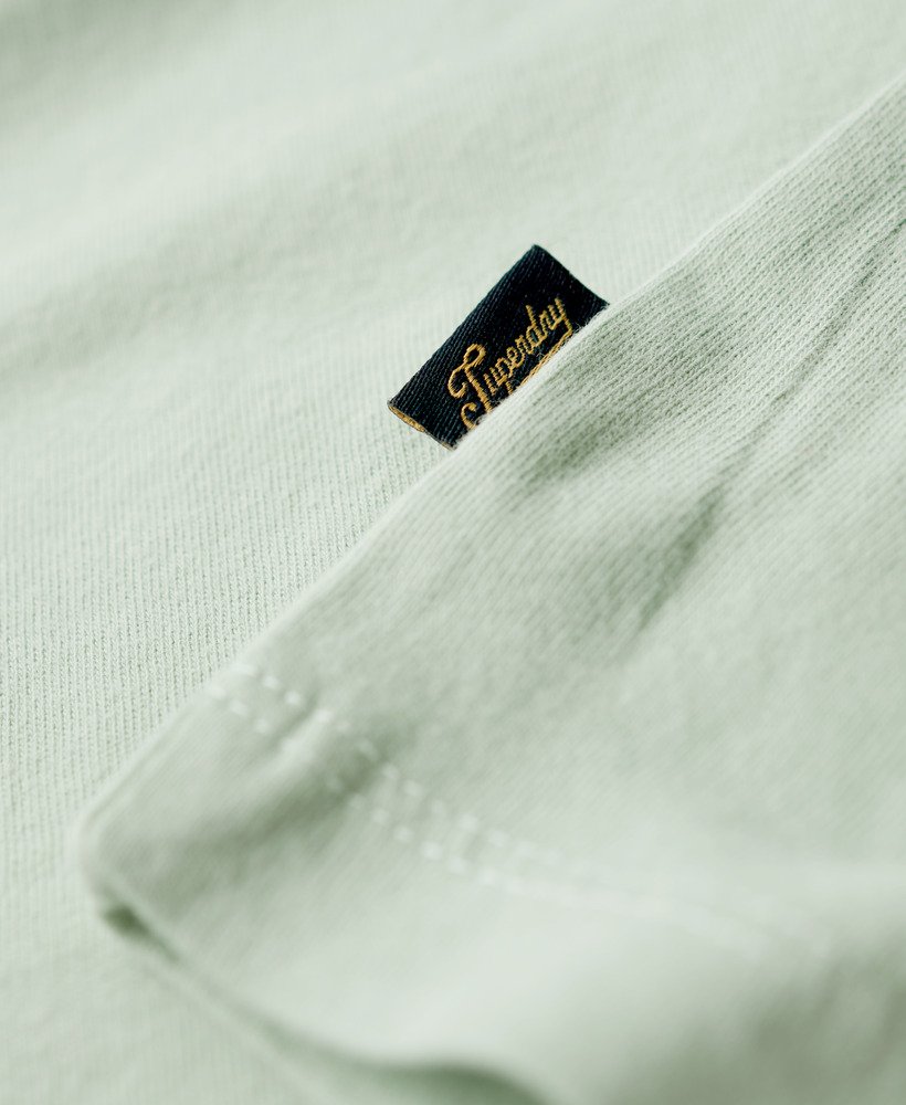 t-shirt van biologisch katoen met vintage logo en borduurwerk in zeegroen.