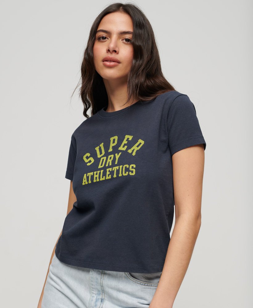 athletic essentials graphic 90s t-shirt in blueberry navy