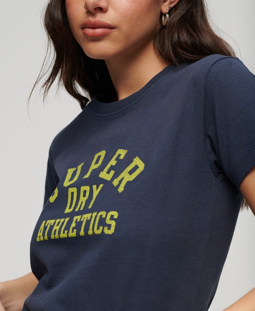 athletic essentials graphic 90s t-shirt in blueberry navy