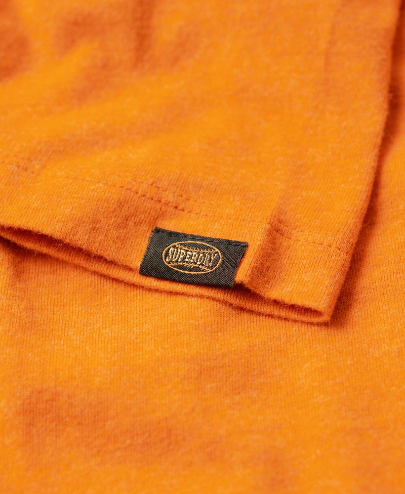 sportief t-shirt met scriptprint in gemêleerd goud.