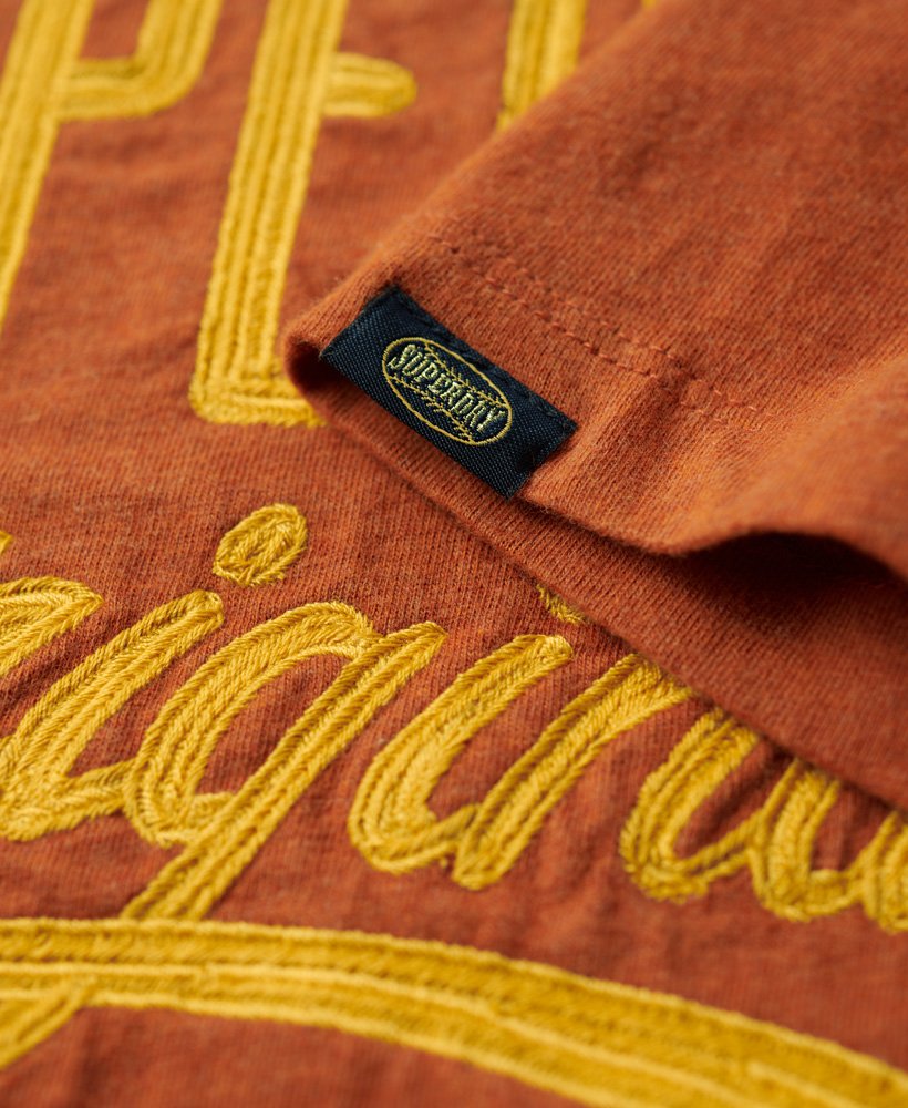 sportief t-shirt met scriptprint in roestbruin gemêleerde kleur.