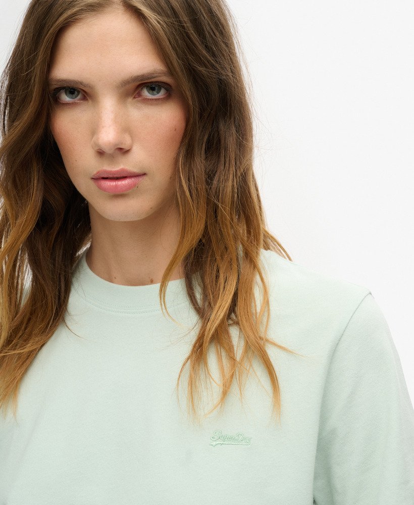t-shirt van biologisch katoen met vintage logo en borduursel in surfspraygroen.