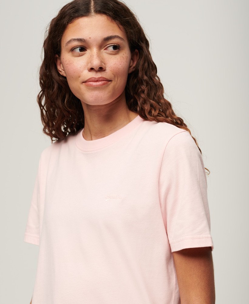 t-shirt van biologisch katoen met vintage logo en borduursel in lichtroze.