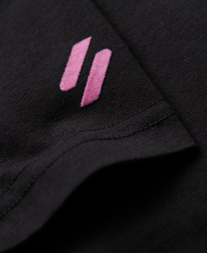 getailleerd t-shirt met sportlogo in zwart