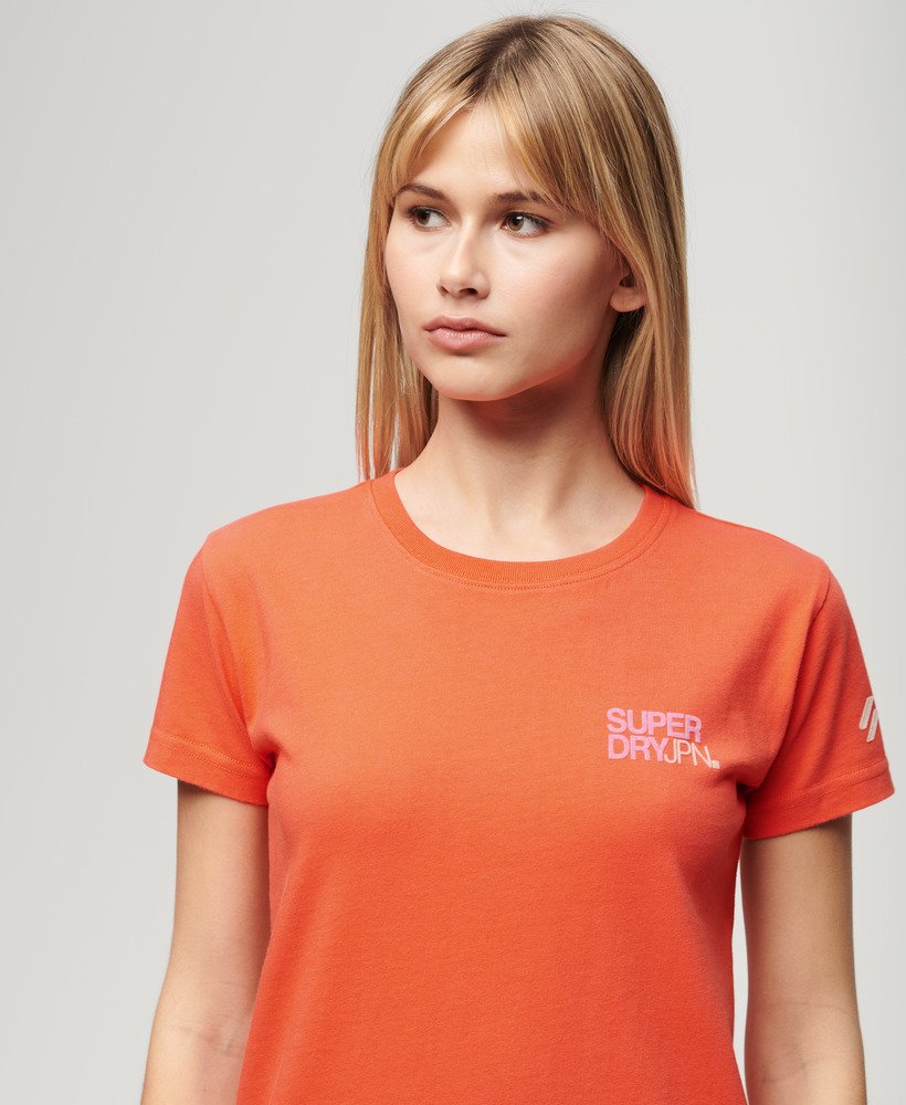 getailleerd t-shirt met sportlogo in fel koraalrood.