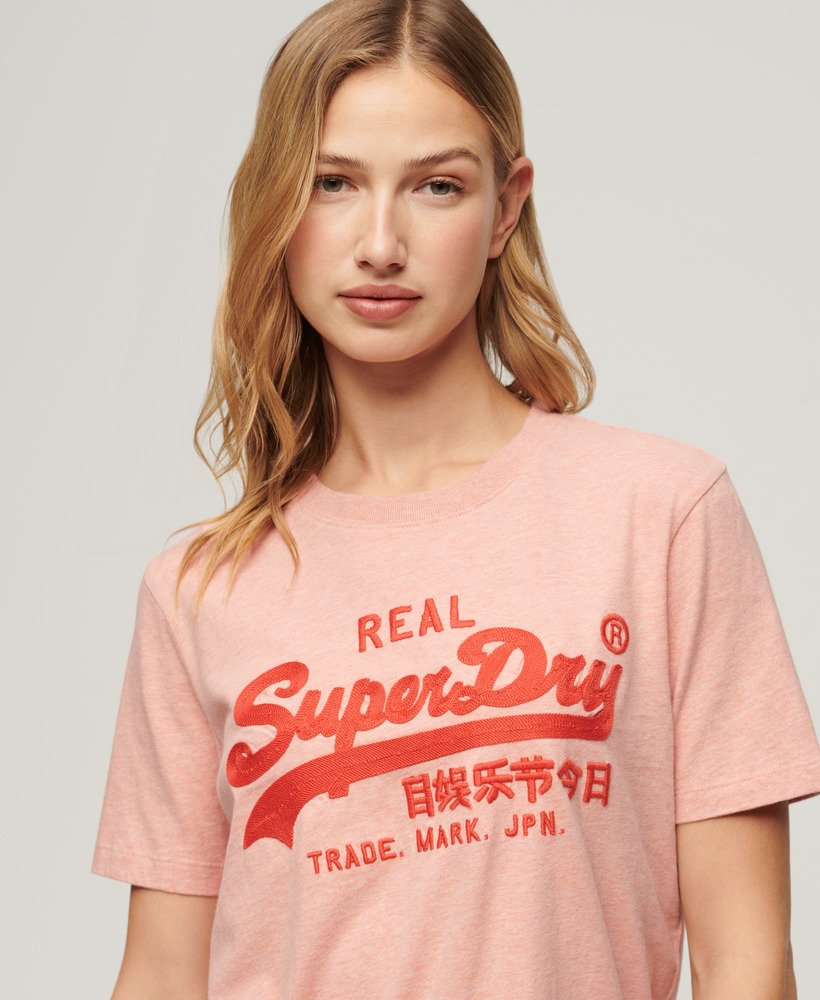 geborduurd vintage logo t-shirt in abbey peach heather