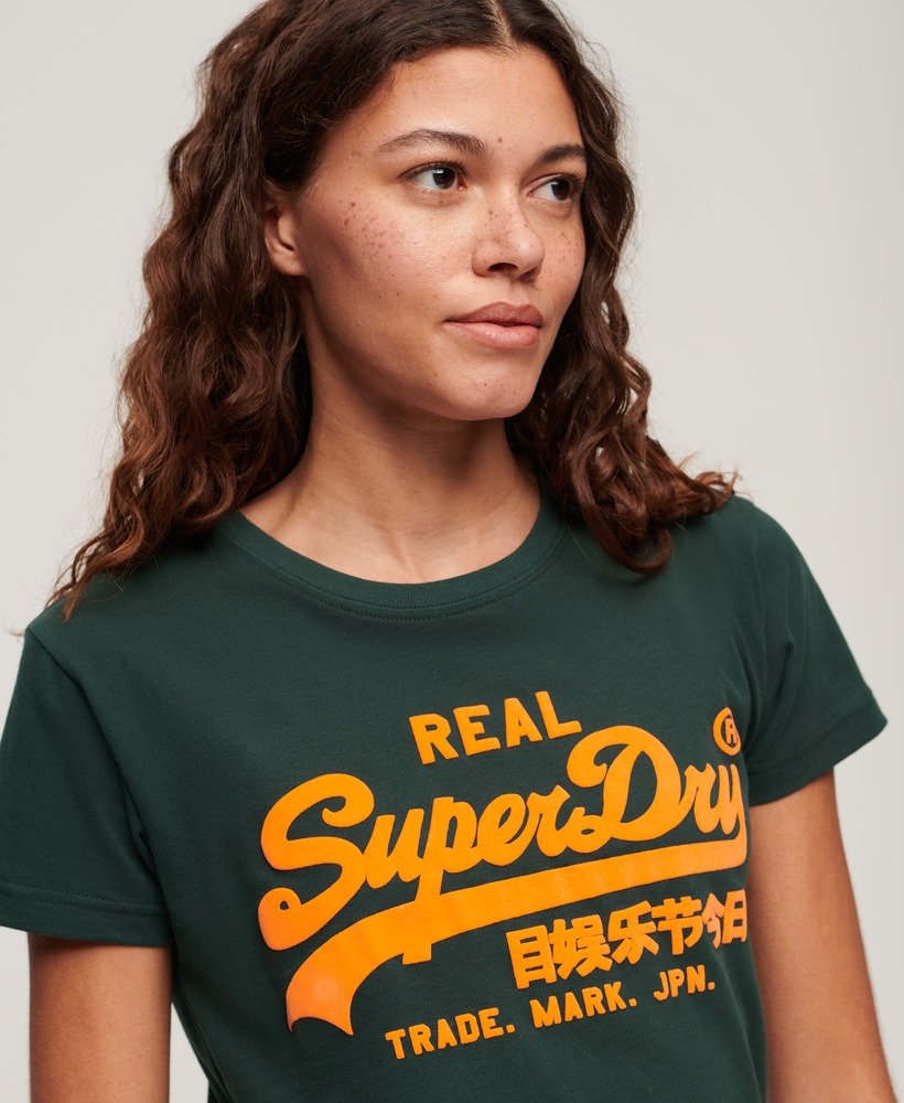 neonkleurig getailleerd t-shirt in emailgroen.
