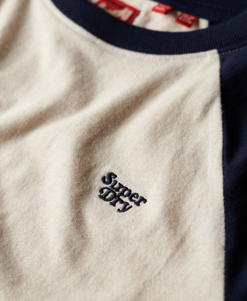 t-shirt met essential logo raglan van biologisch katoen in een diepblauwelicht gemêleerde haverkleur.