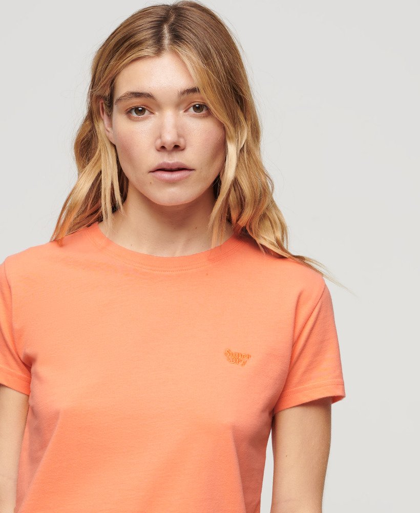 getailleerd t-shirt met essential-logo in fusion coral