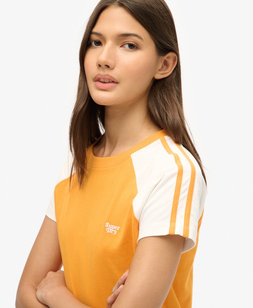 essential logo retro t-shirt in satsuma oranjeoptisch
