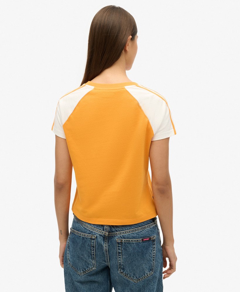 essential logo retro t-shirt in satsuma oranjeoptisch