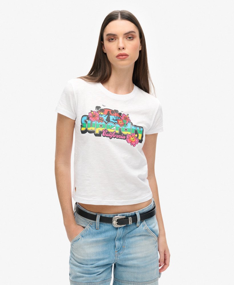 getailleerd t-shirt met cali-sticker in winterwit met structuurverf.