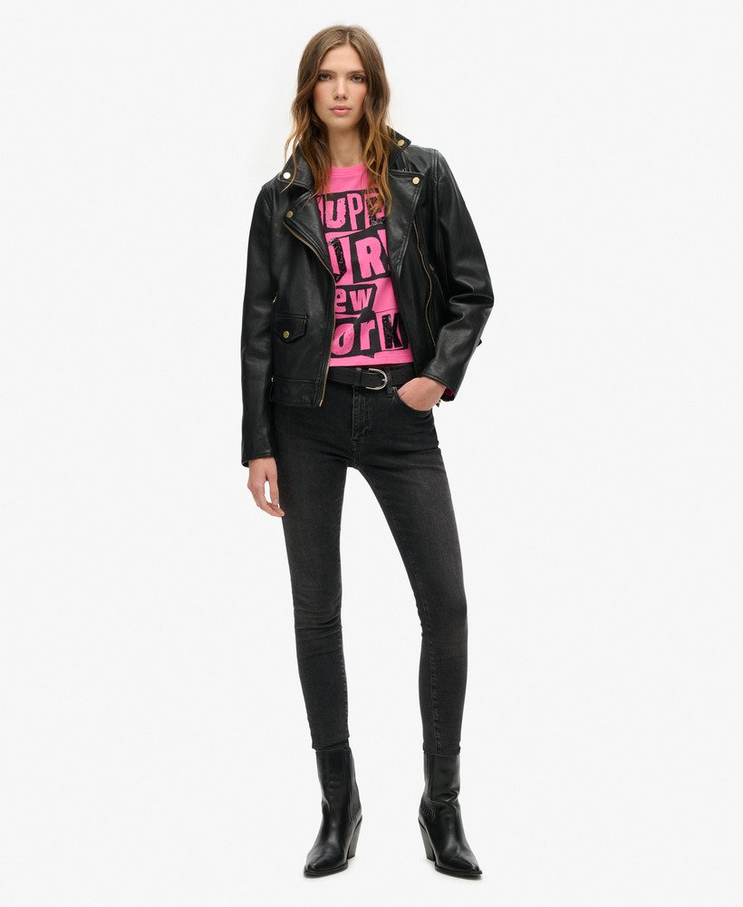 versierd punk t-shirt met korte mouwen in een lieflijke fuchsia roze kleur.