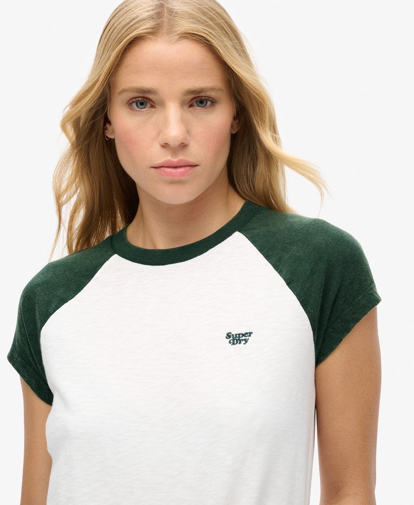 t-shirt met essential logo raglan van biologisch katoen in emailgroengebroken wit.