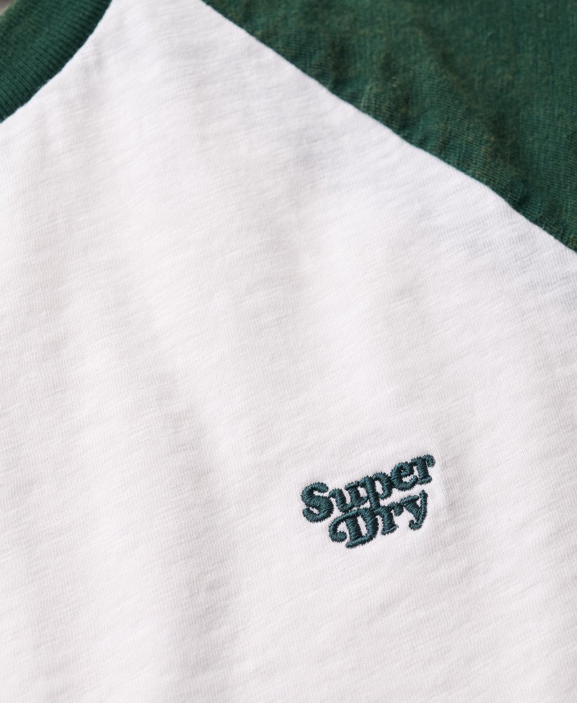 t-shirt met essential logo raglan van biologisch katoen in emailgroengebroken wit.
