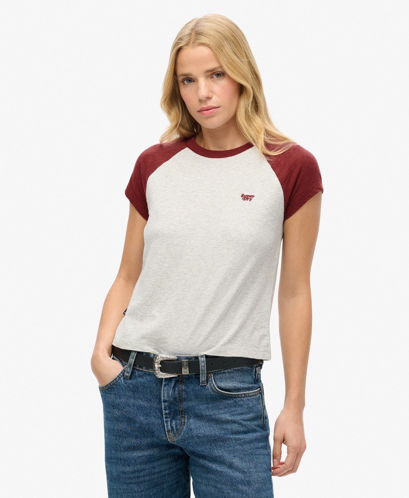 t-shirt met essential-logo en raglanmouwen van biologisch katoen in een rijke bordeauxrodegletsjergrijze kleur.