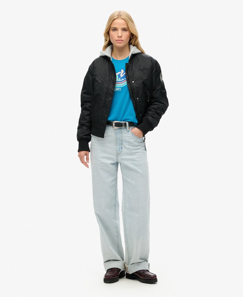 getailleerd t-shirt met outdoorstrepen in azuurblauwgroen.