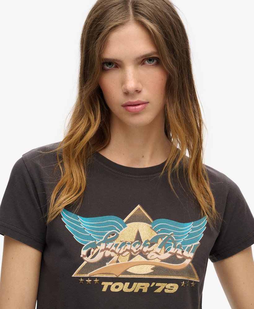 t-shirt met korte mouwen van een rockband uit de jaren 70 in blackboard-stijl.