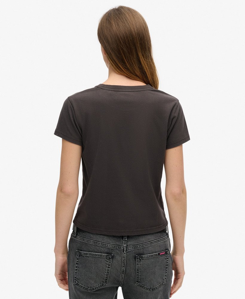t-shirt met korte mouwen van een rockband uit de jaren 70 in blackboard-stijl.