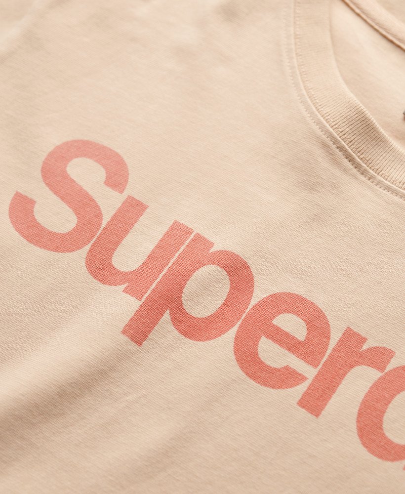 core logo city fitted t-shirt in frappe beige