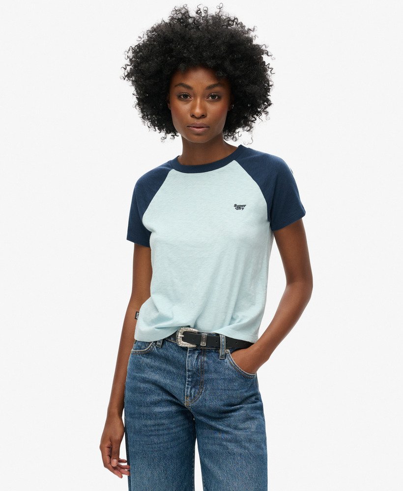 essential logo retro t-shirt in winter sky bluerichest navy