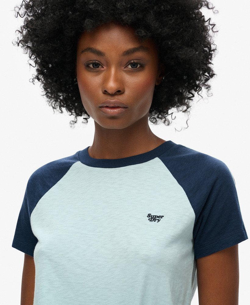 essential logo retro t-shirt in winter sky bluerichest navy