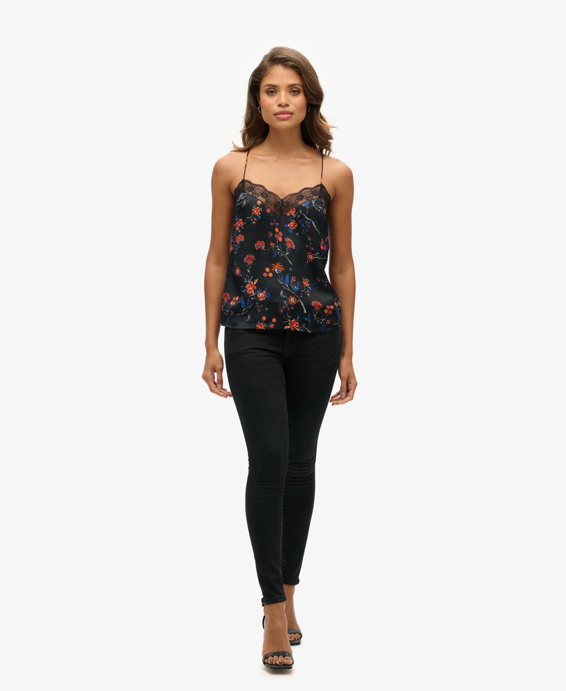 satijnen camisoletop met kanten afwerking in rinko zwarte print.