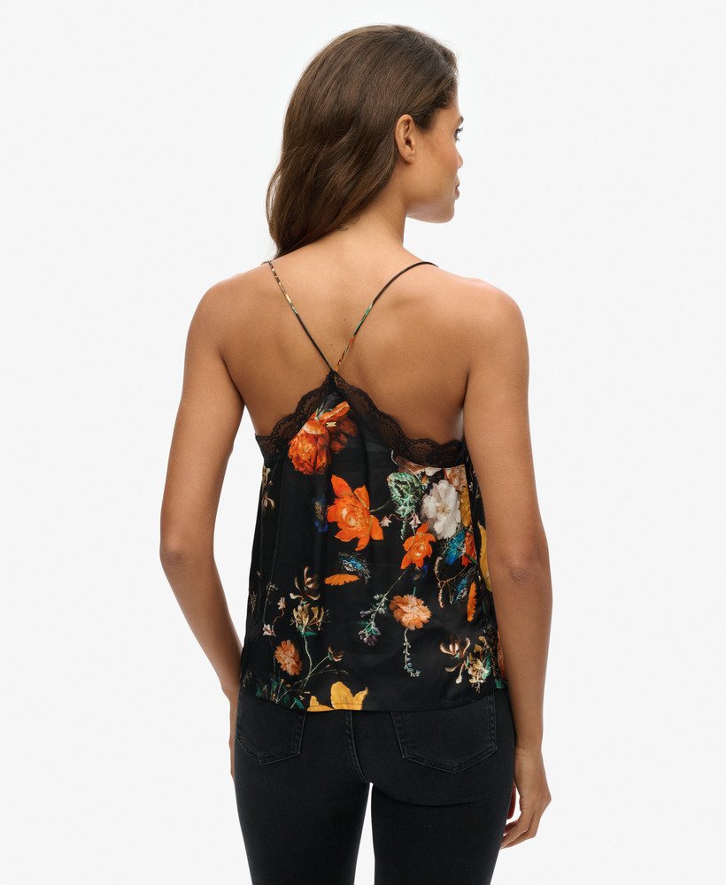 satijnen camisoletop met kanten afwerking in een speels zwart bloemenpatroon