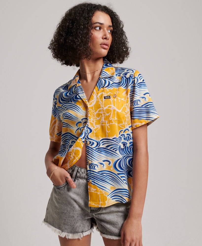 strandresortshirt in nimi kam goud