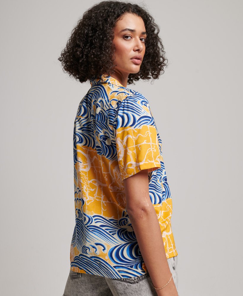 strandresortshirt in nimi kam goud