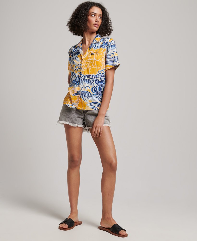 strandresortshirt in nimi kam goud