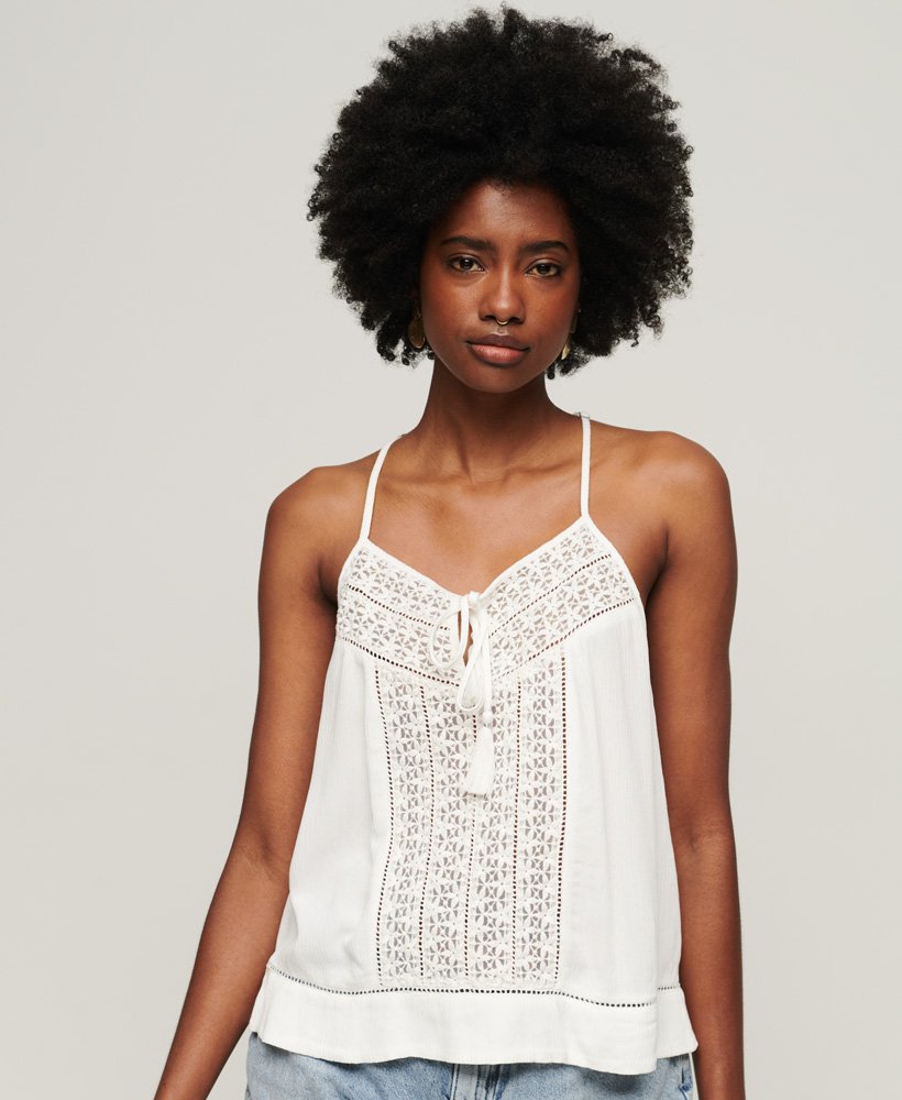cami top met strik in de hals in gebroken wit.