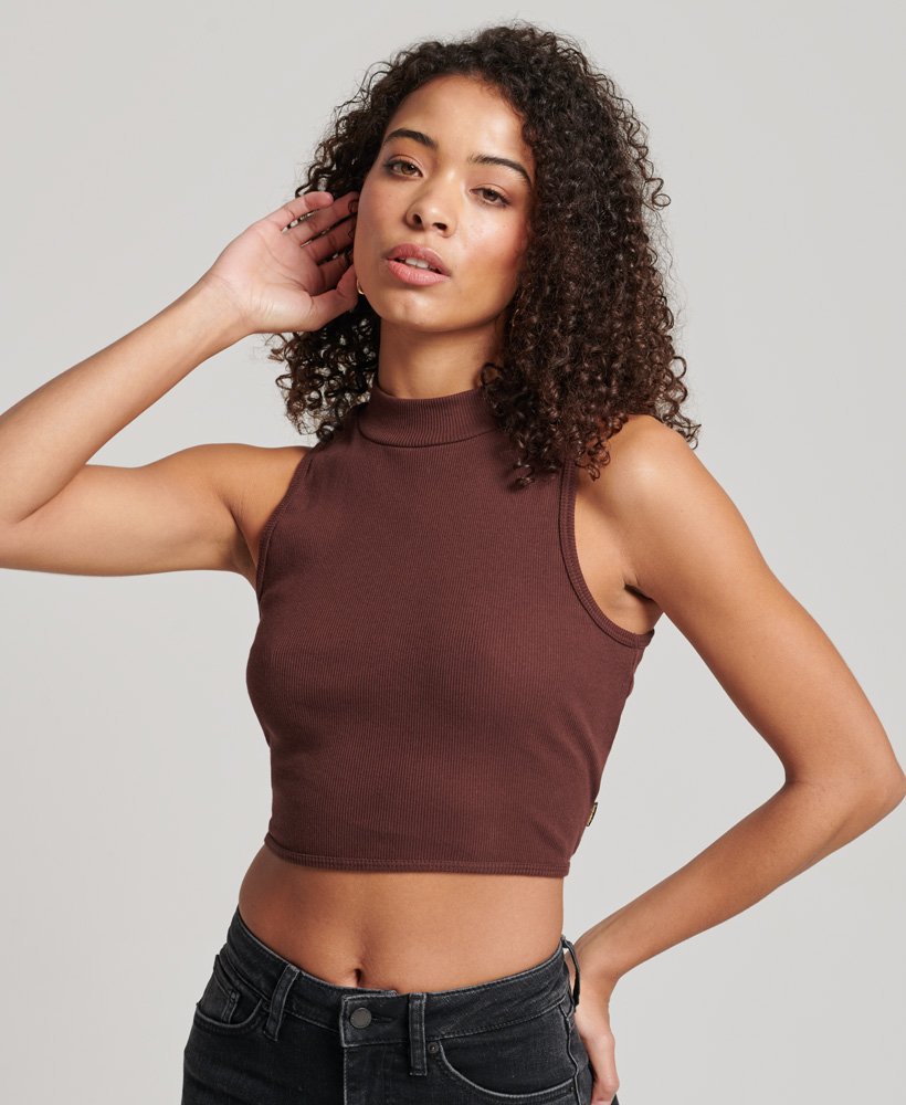 korte tanktop met col in de kleur bruin chicory coffee.