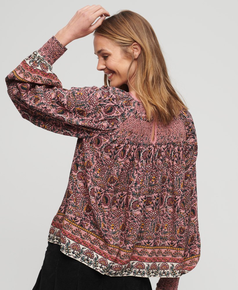 bedrukte top met gerimpelde details in perzikkleurige franse bloemenprint.