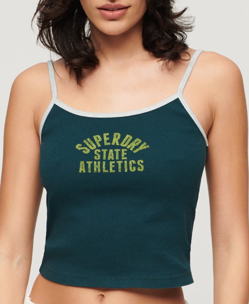 athletic essentials crop cami top in donker dennengroen
