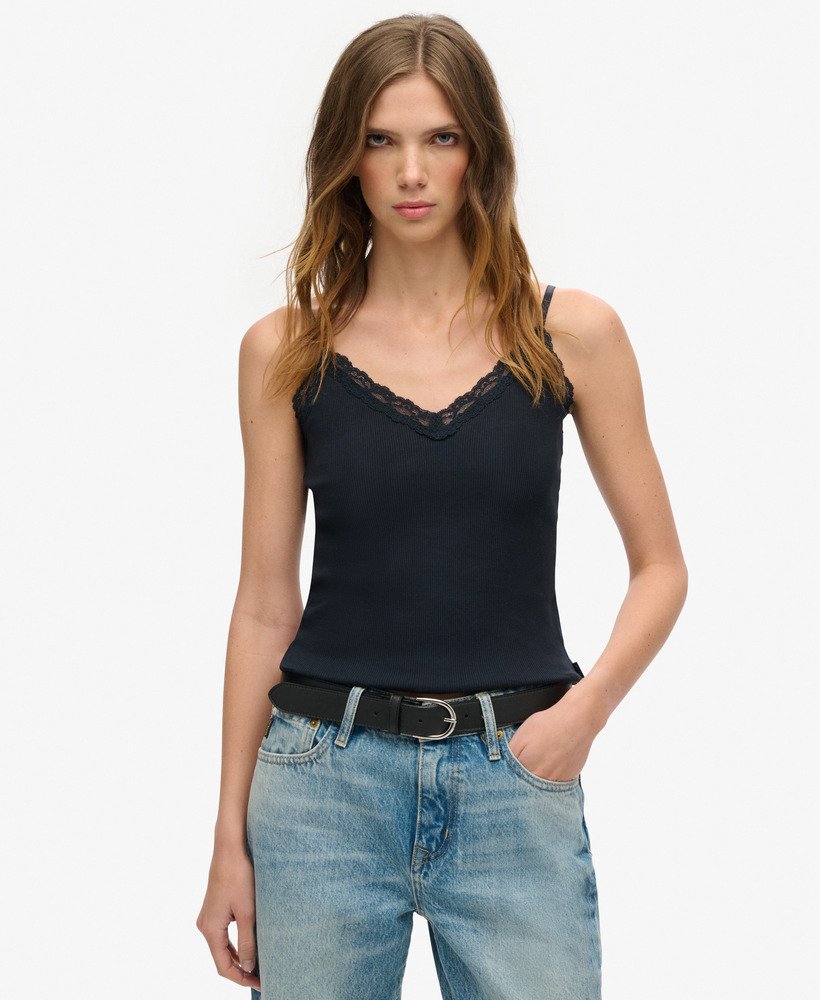 vintage camisole van biologisch katoen met ribboord en kanten afwerking in de kleur eclipse navy.