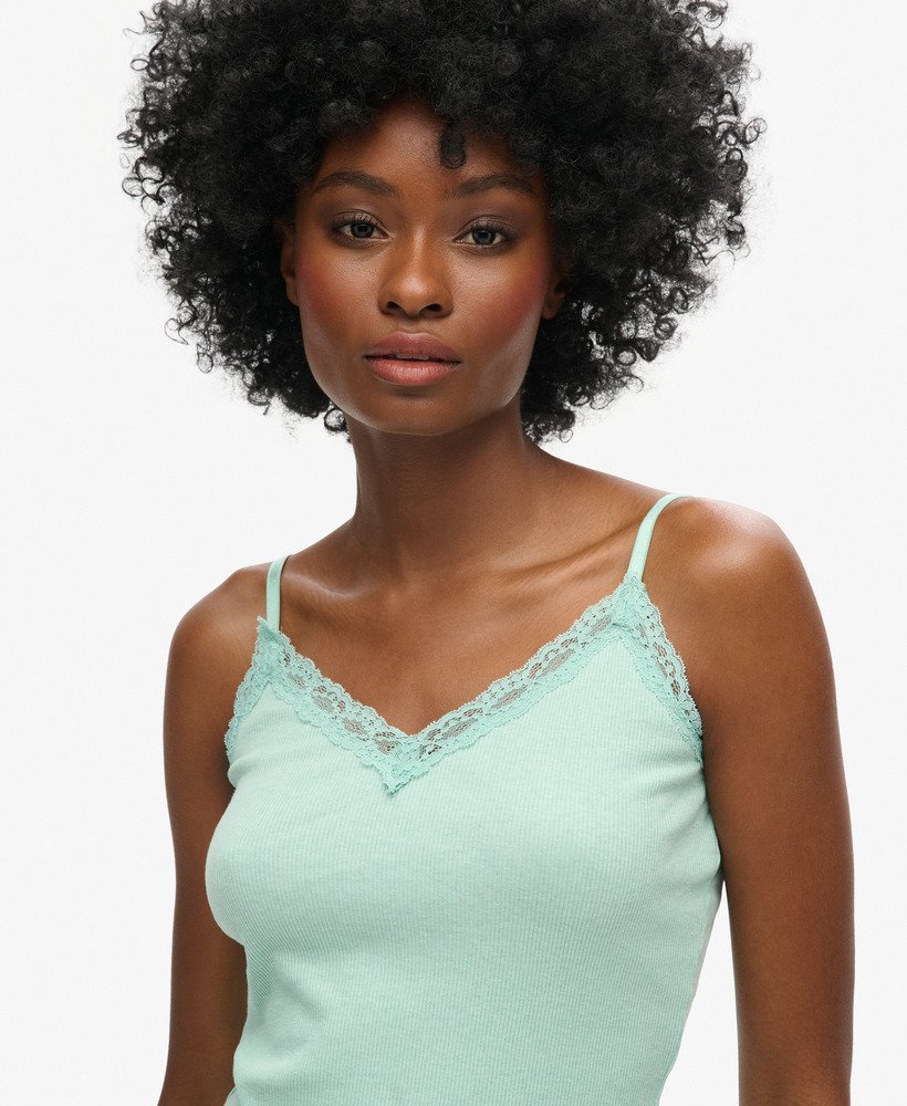 vintage cami top van biologisch katoen met ribboord en kanten afwerking in mintgroen gemêleerd.